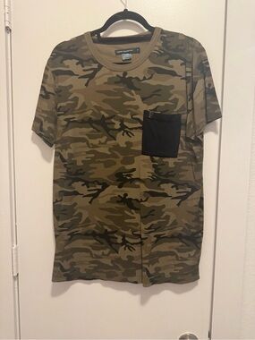 French Connection Men’s Medium Camo T-Shirt Green Camouflage Crew Neck Pocket Te